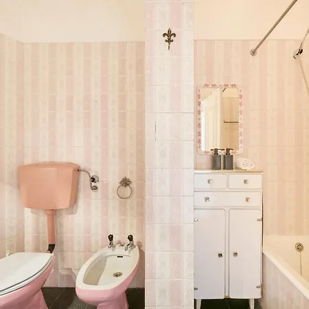 Nostalgic 70s W Sunset Balcony, By Timecooler 아파트 리스본