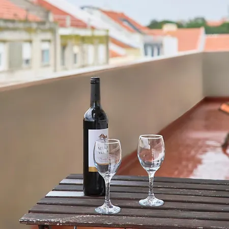 דירה Nostalgic 70s W Sunset Balcony, By Timecooler